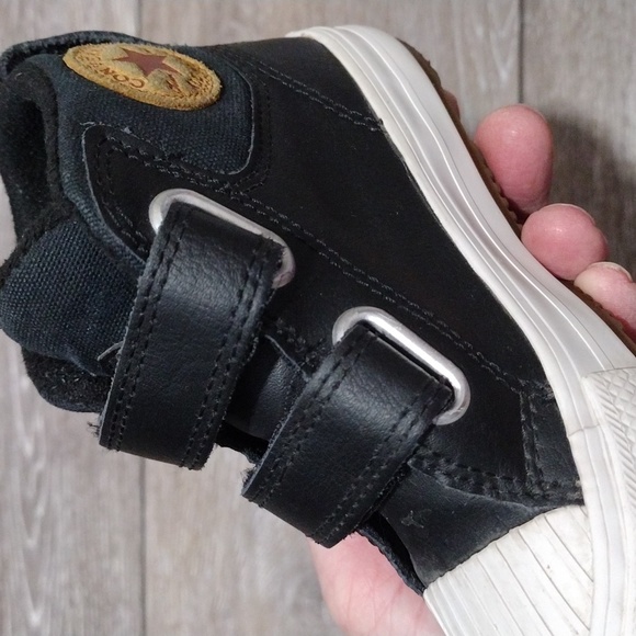 Converse black leather high top infant sneakers. Size 7 - Picture 4 of 10